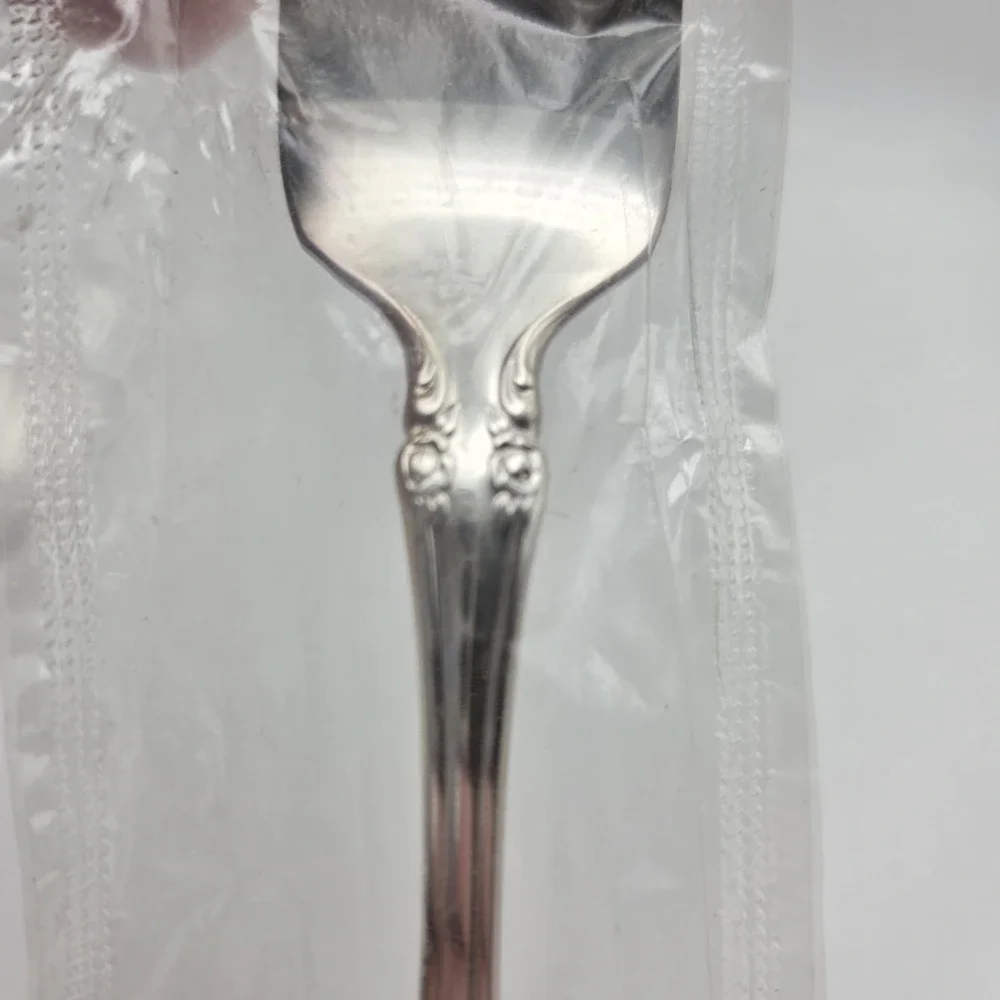 Set Of 4 Oneida Community Brahms Silver Plated Salad Forks    BRAND NEW